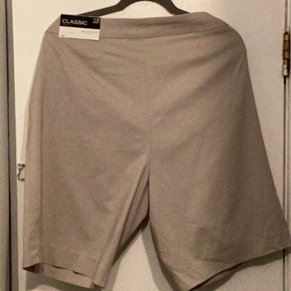 Liz Claiborne Women's Tan Bermuda Shorts Size 1X - Picture 9 of 9